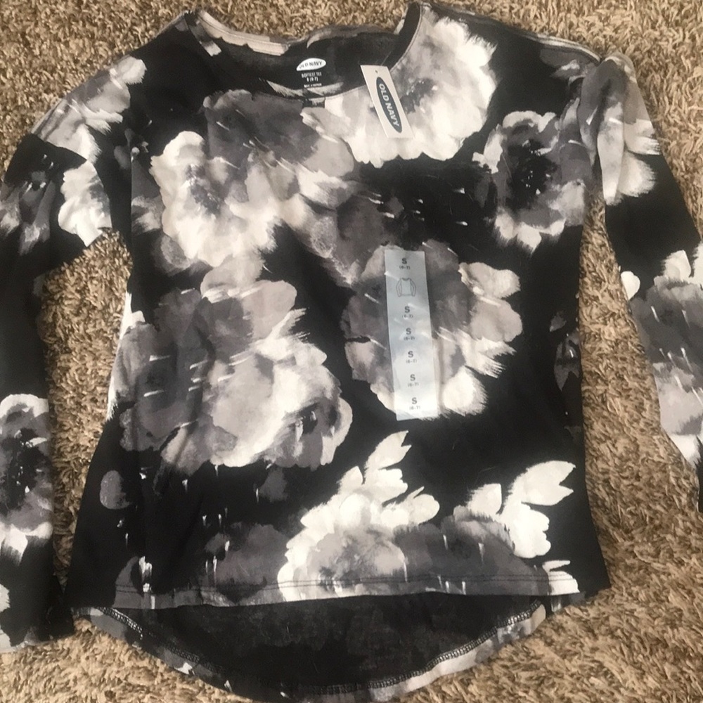 Black shirt with gray flowers. Old Navy, size 6-7